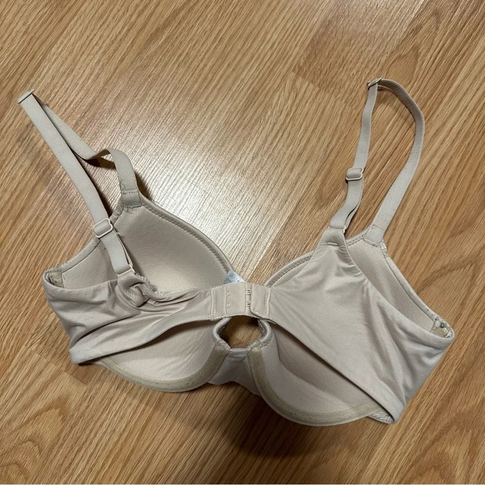 Wacoal 32D Bra Beige Perfect Primer T-Shirt Underwire Back Closure 853213